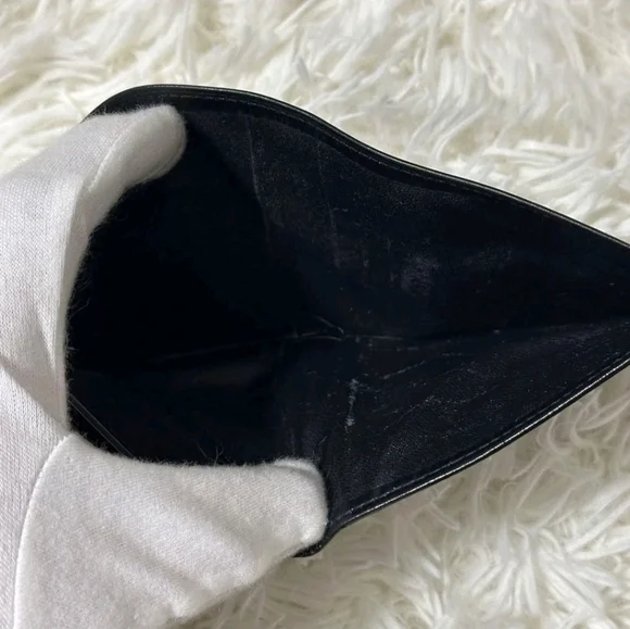 Gucci Black Leather Wallet with Gold Accents - Picture 10 of 16